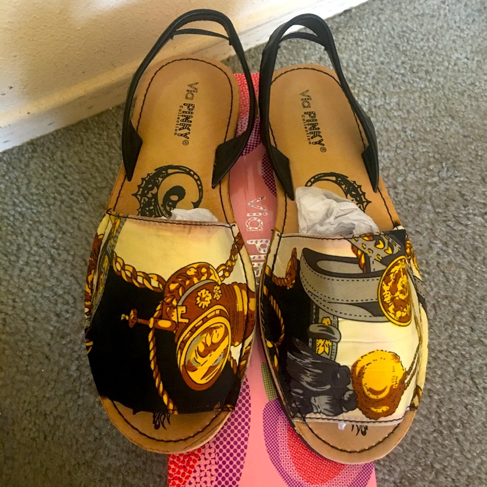 Adorable peep toe flat sandals